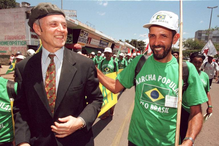 Senador Eduardo Suplicy (PT) e José Rainha durante marcha do MST em Brasília