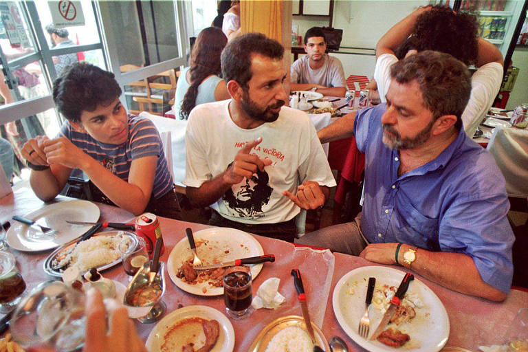 José Rainha e sua esposa na época, Diolinda Alves, em almoço com Lula (PT) em Vitória (ES)
