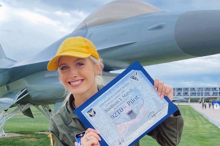 Madison Marsh, eleita Miss America 2024, é piloto de caça e exibe diploma