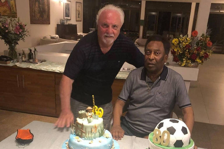 Viúva e empresário de Pelé brigam na Justiça por fatia da herança do ex-jogador