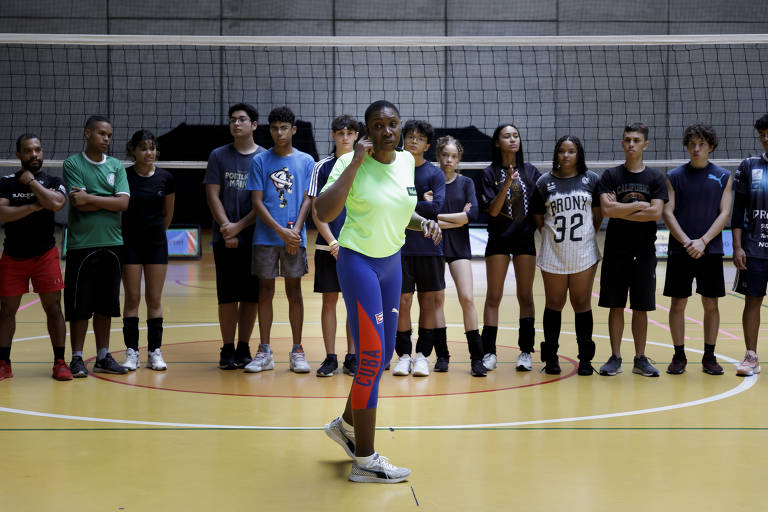 Mireya Luis no Sesc Guarulhos, onde ela participou de atividades esportivas com os frequentadores da unidade