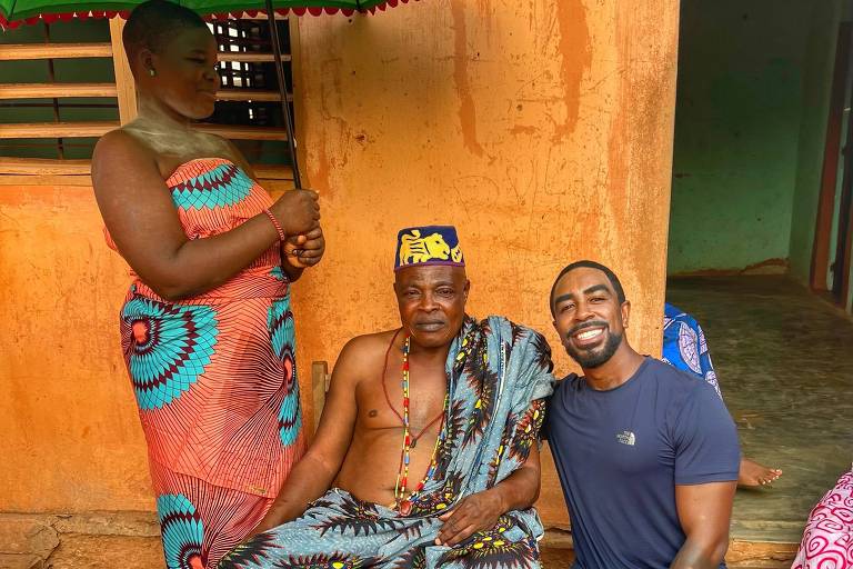 Youtuber encontra rei de comunidade no Benin