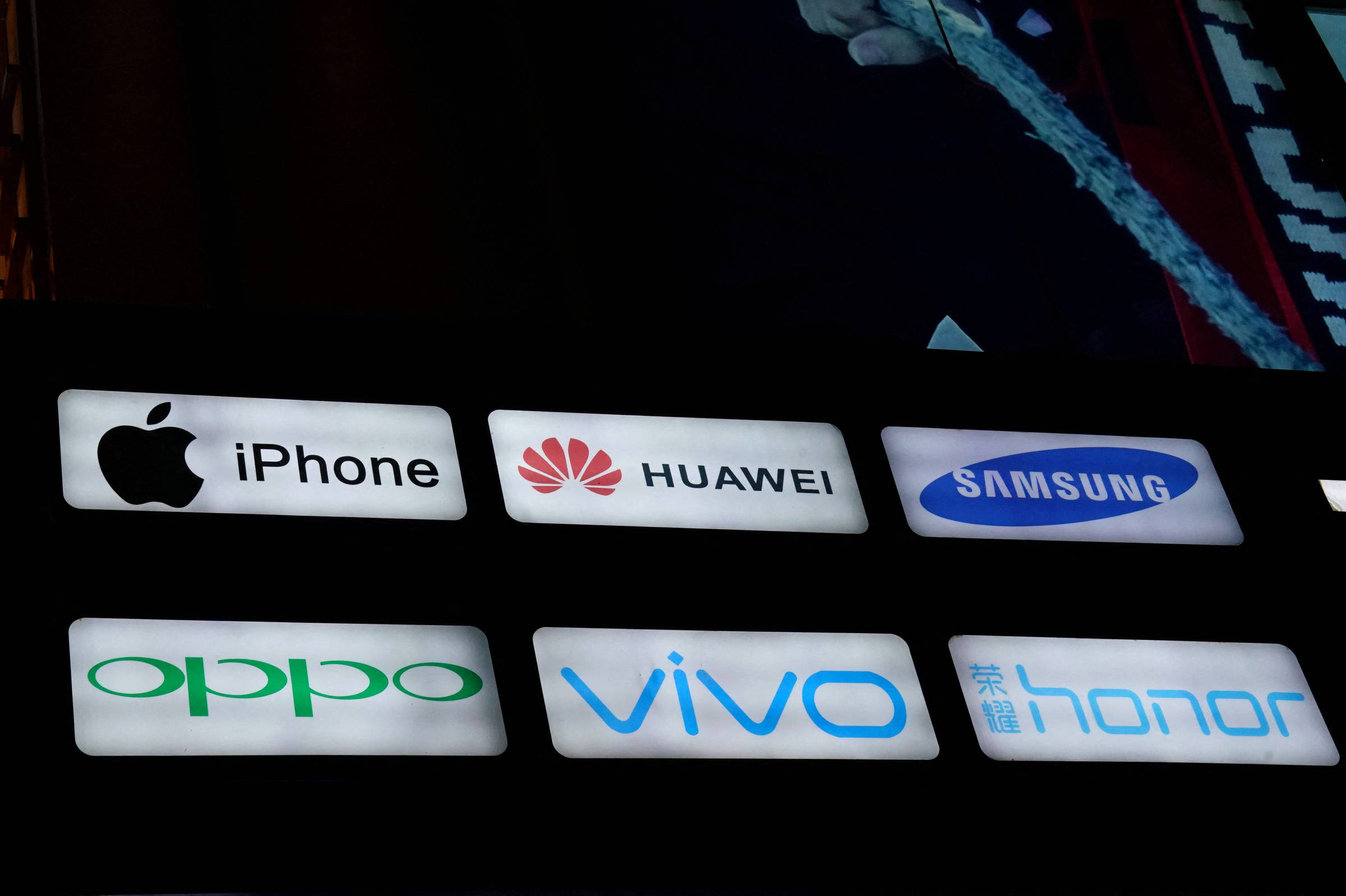 Smartphones chineses invadem mercado brasileiro para competir com Apple e Samsung