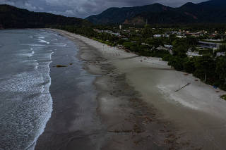 Extensão de areia da praia da Baleia, em São Sebastião (SP)
