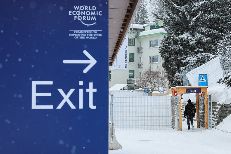 Segurança monitora uma das saídas do Fórum Econômico Mundial, em Davos