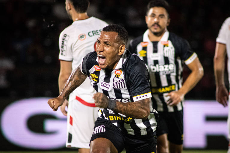 Otero comemora o gol da vitória do Santos contra o Botafogo-SP; equipe de Fábio Carille estreou com vitória
