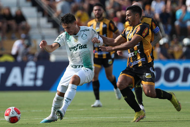 Palmeiras sofre gol no último minuto e estreia com empate no Paulista