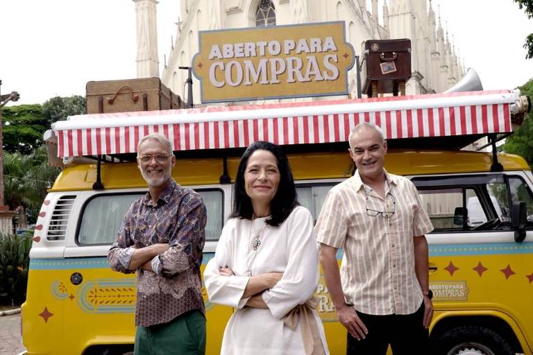 Os antiquários Cláudio Claudino, Luciana Coutinho e Sergio Longo Junior, que fazem o programa 'Abertos Para Compras'
