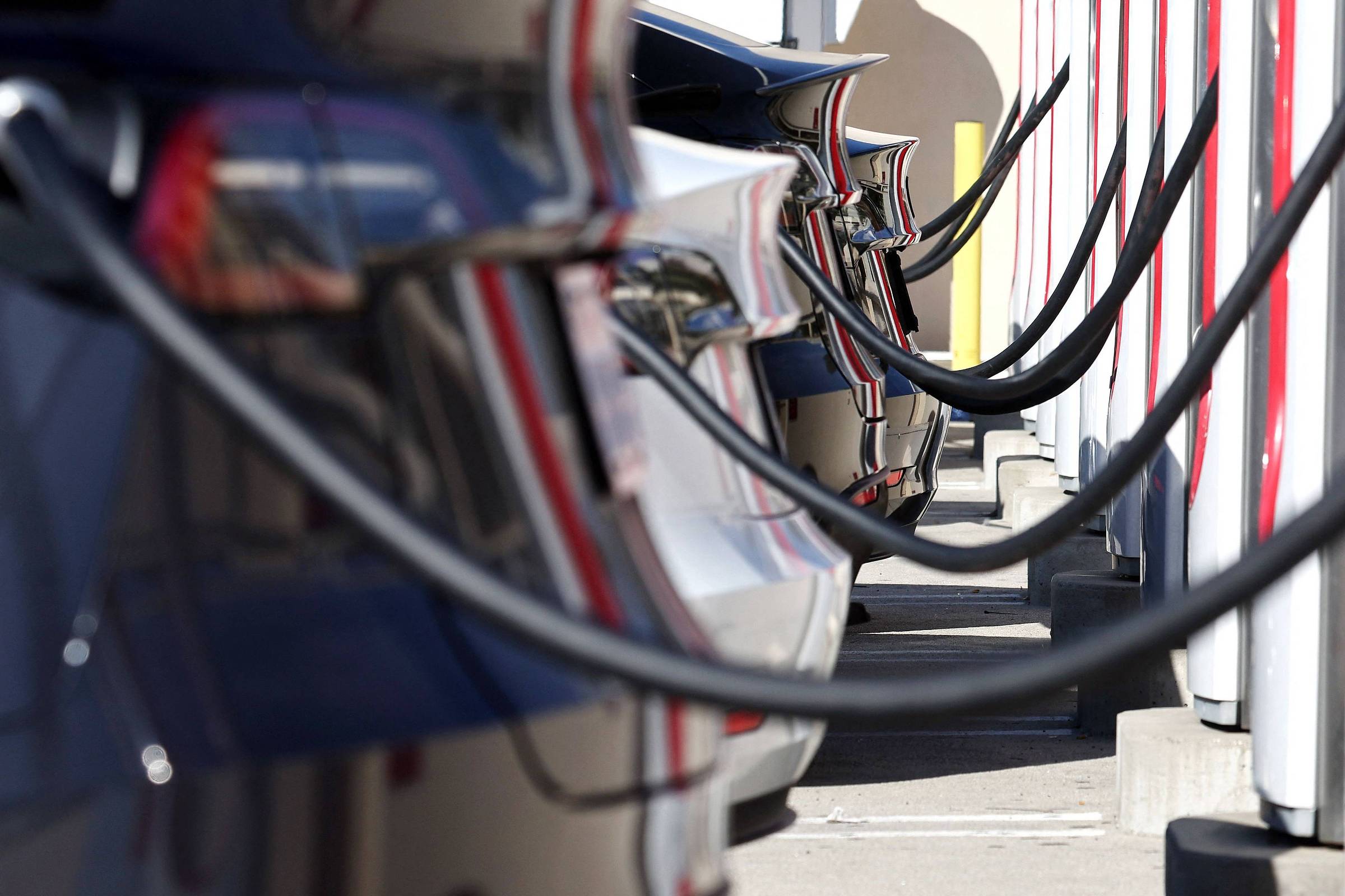 Carregamento rápido pode eliminar problema de autonomia de carros elétricos? Veja perguntas e respostas