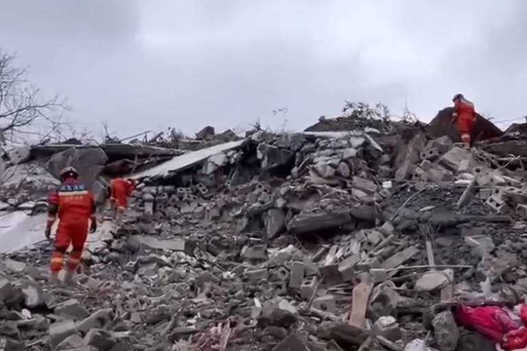 Deslizamento de terra na China mata ao menos 8 pessoas e deixa dezenas de desaparecidos