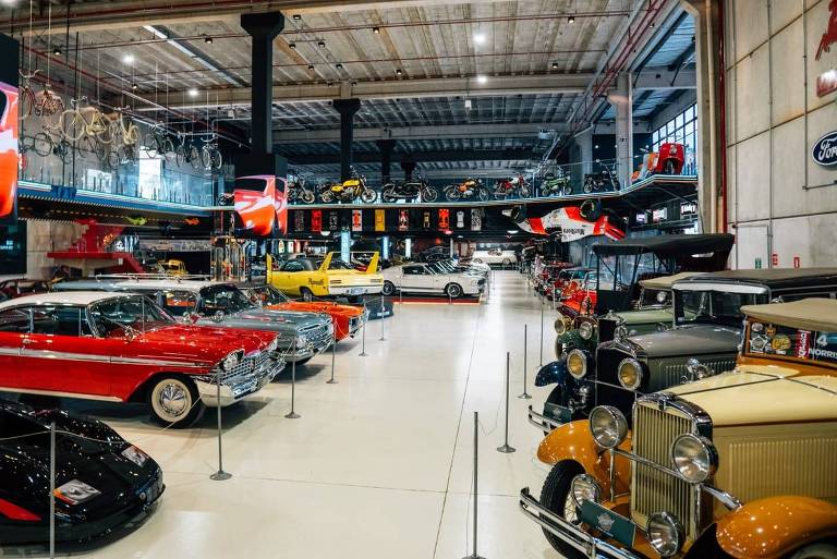 Dream Car Museum conta com exposição de 145 veículos