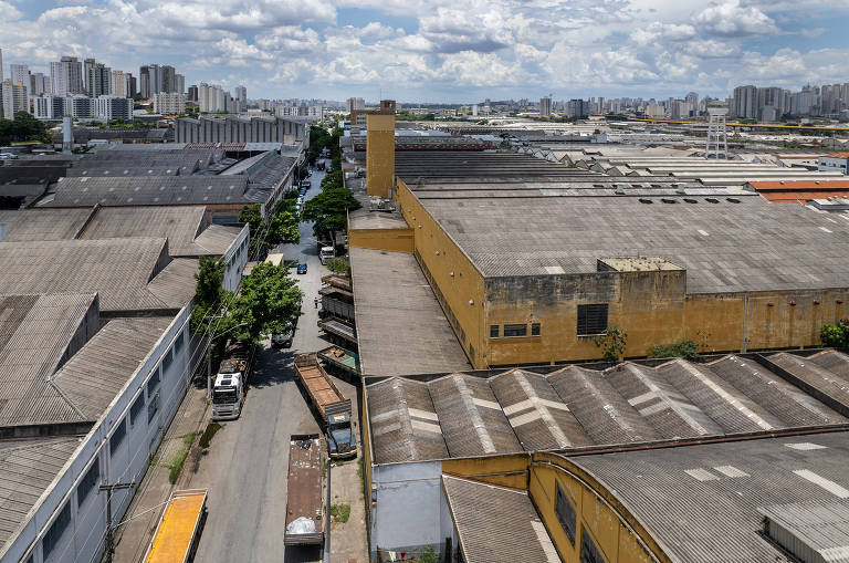 Na Mooca, a tradição industrial se mantém visível, mas uma mudança se anuncia para o bairro com a Operação Urbana Tamanduateí, que pretende instalar parques e mais moradia