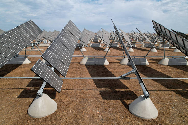Painéis solares em universidade na Califórnia, nos Estados Unidos