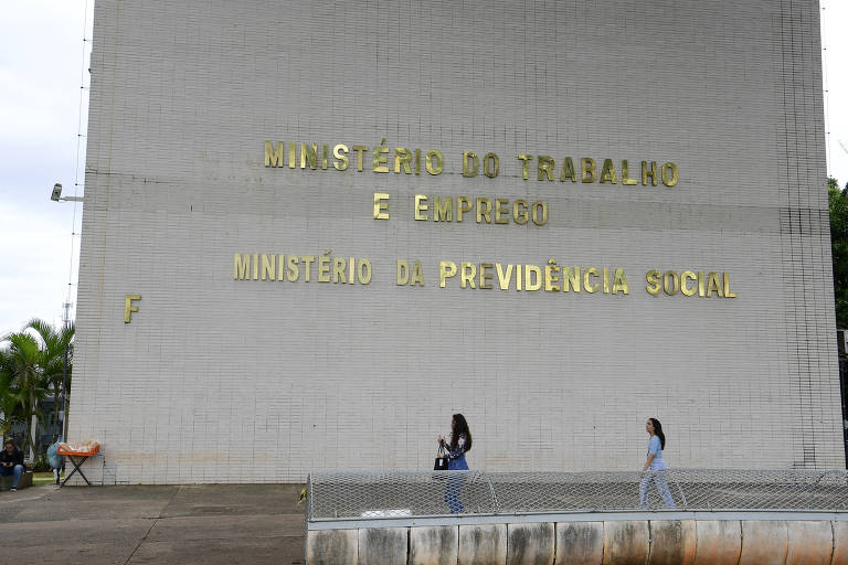 Fachada dos ministérios do Trabalho e Emprego e da Previdência Social 