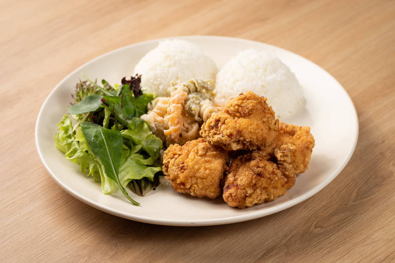 Mochiko chicken plate, prato do restaurante Lanikai, de comida havaiana