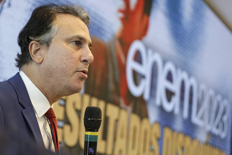 O ministro da Educação, Camilo Santana, teria sido monitorado quando era governador do Ceará