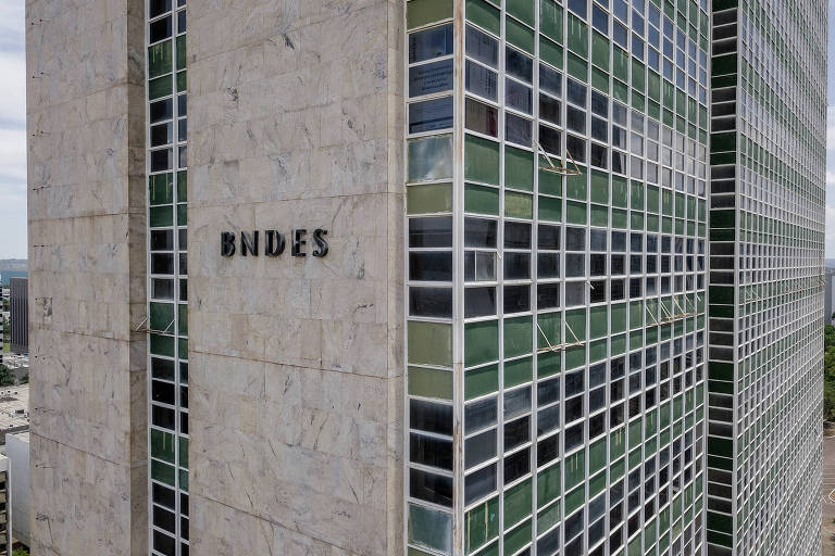 Projetos do governo abrem caminho para inchar BNDES, dizem economistas