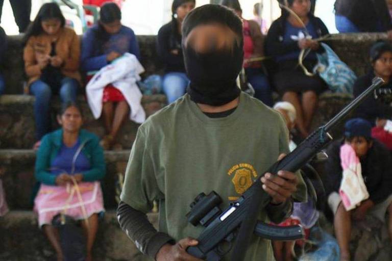 México: as imagens chocantes de crianças armadas no combate ao crime