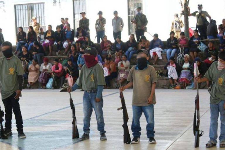 Crianças armadas em Ayahualtempa