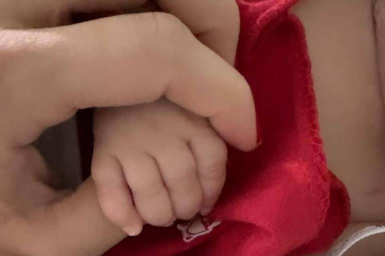 Ingra Soares mostra mãozinha do bebê
