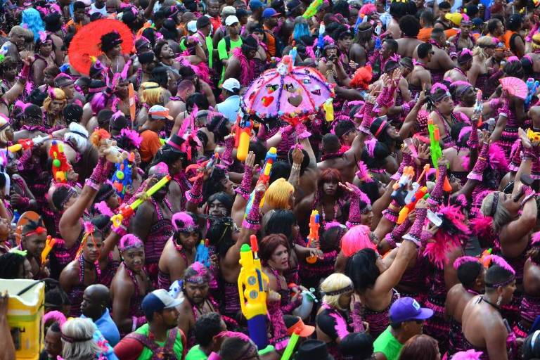 Governo da Bahia regulamenta lei que proíbe pistola de água no Carnaval