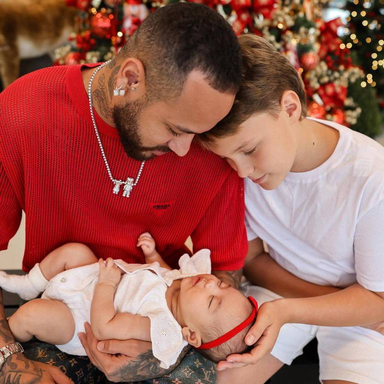 Neymar com os filhos Davi Lucca  e Mavie