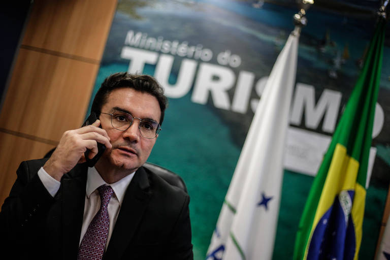 Ministro descarta reflexo de crise da Gol no turismo e elogia proposta de fundo