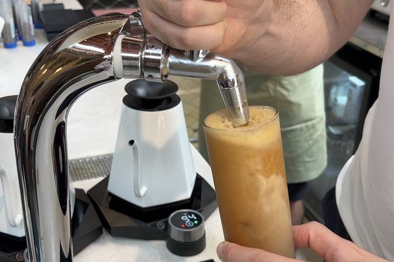 Não é chope: cafeteria serve café gelado direto de torneira em casa antiga de Higienópolis
