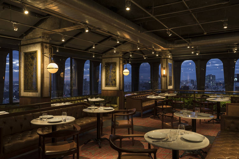 Seen, famoso bar e restaurante com vista panorâmica para a capital paulista, no 23º andar do Tivoli Mofarrej