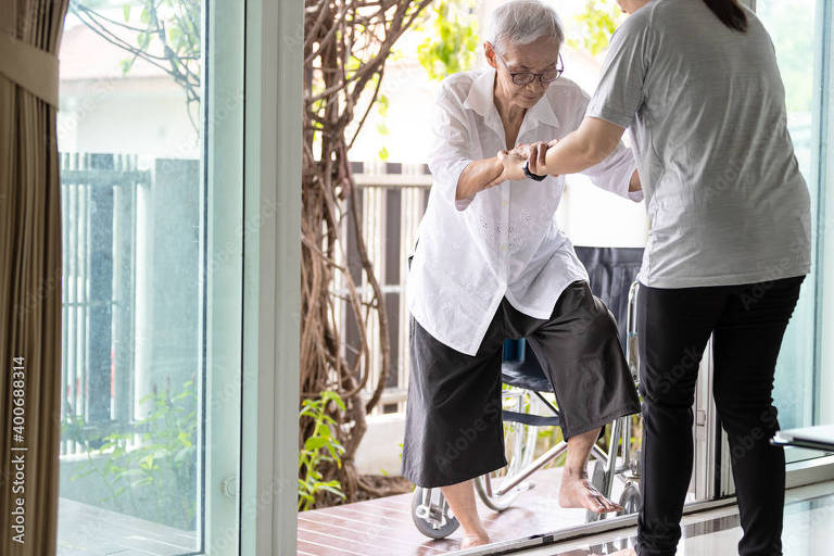 Fatores de risco de fragilidade na velhice são diferentes entre homens e mulheres, diz estudo