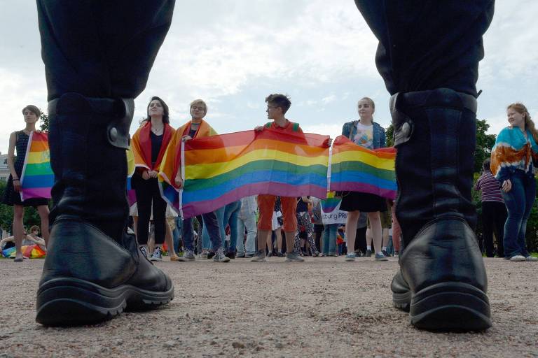 Rússia faz primeiras condenações sob lei que trata LGBTQIA+ como extremistas