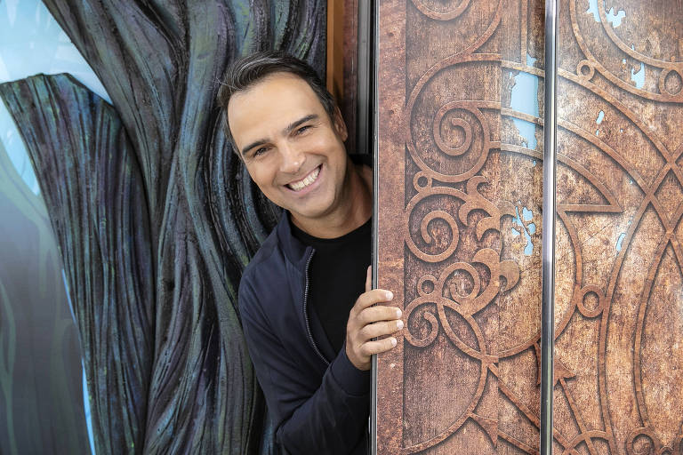 Tadeu Schmidt na casa do BBB 24