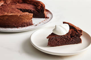 Chocolate souffl cake in New York, Jan. 27, 2023. Food styled by Yossy Arefi. (Mark Weinberg/The New York Times)