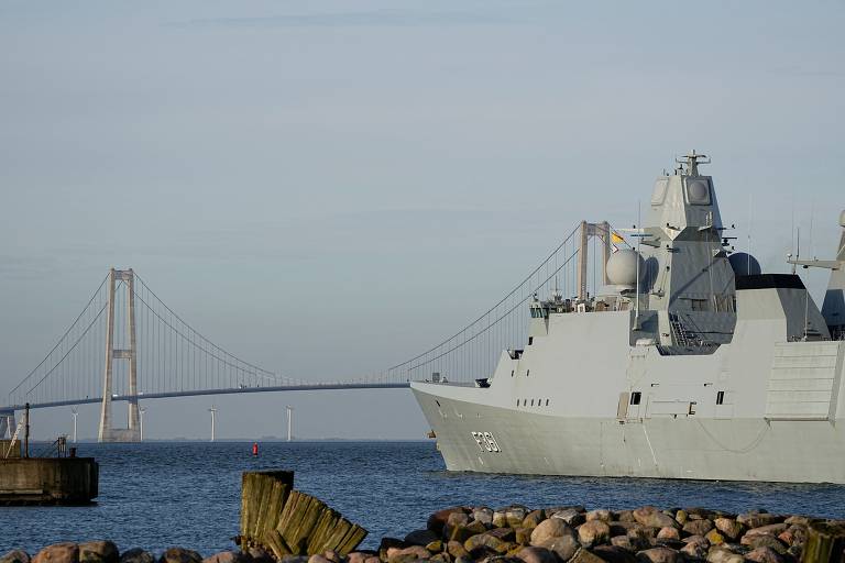 Fragata dinamarquesa deixa base em Korsor rumo ao mar Vermelho