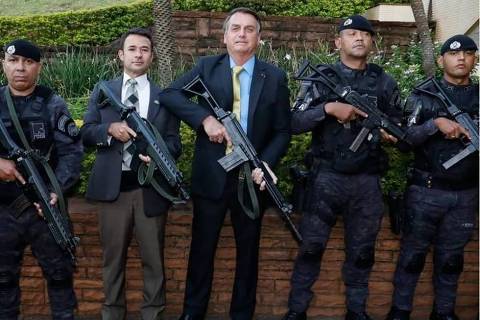 Coronel da reserva Mello Araújo durante encontro com Jair Bolsonaro