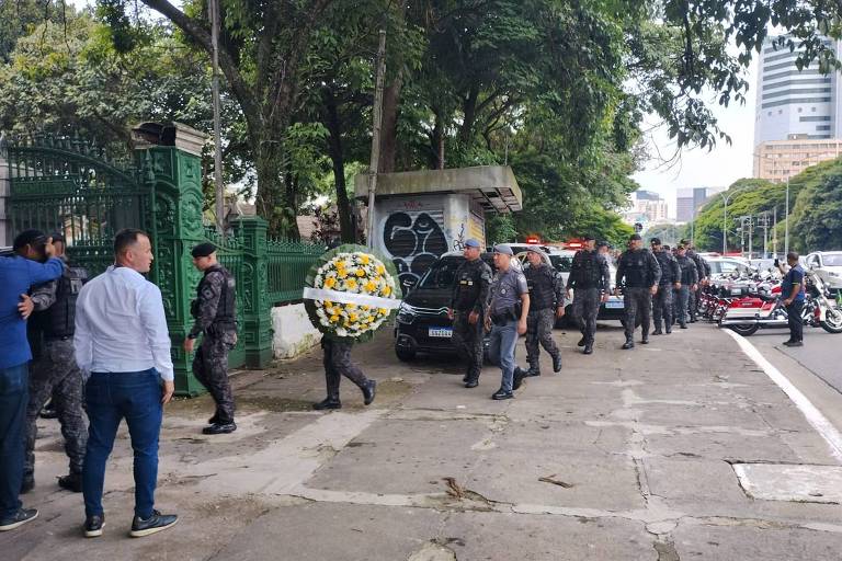Corpo de soldado da Rota é enterrado em SP; Bolsonaro vai a sepultamento