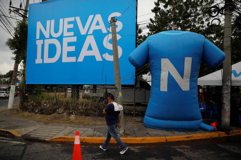 Bukele faz propaganda em centros de votação de El Salvador apesar de veto