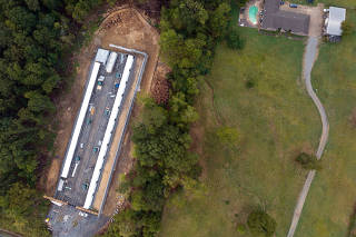 An aerial view of a bitcoin mine that was built next to Gladys AndersonÄôs property, right, in Greenbrier, Ark., Oct. 4, 2023. (Rory Doyle/The New York Times)