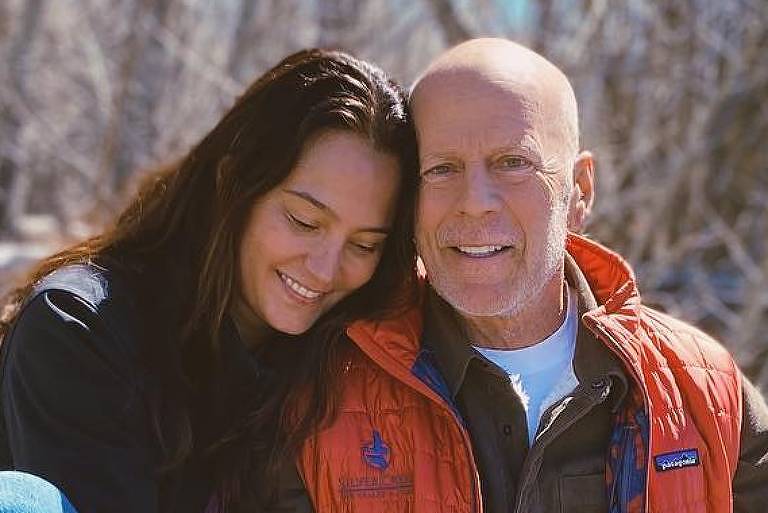 Mulher de Bruce Willis vai lançar livro sobre a demência a partir de sua experiência