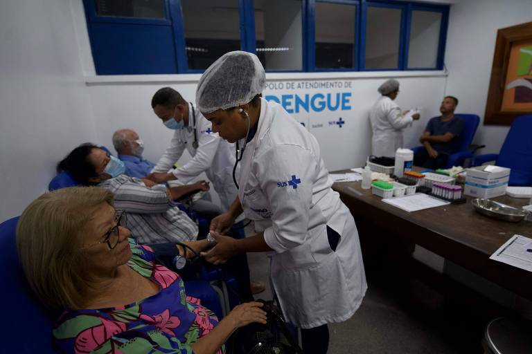 Rio de Janeiro decreta emergência por dengue e inaugura polos de atendimento a pacientes