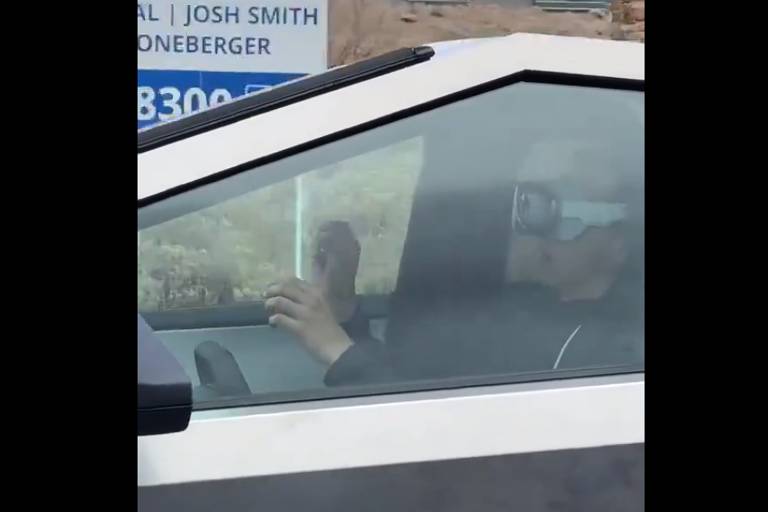 Motorista de Tesla aparece usando Vision Pro e sem as mãos no volante; governo dos EUA reage