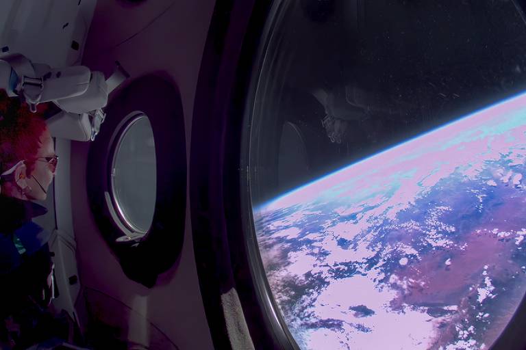 Peça se solta durante voo de turismo espacial da Virgin Galactic