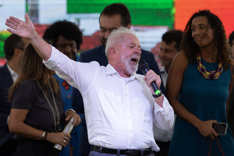 Lula diz que está recuperando Petrobras e promete investir em indústria naval