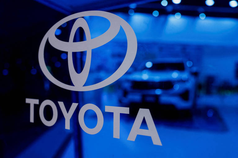 Toyota eleva previsão de lucro à medida que as vendas de híbridos disparam