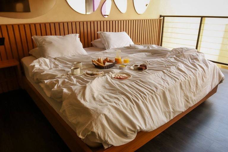 Café da manhã na cama do Lush Motel, evita todos os clichês desse tipo de lugar investindo em gastronomia e experiências