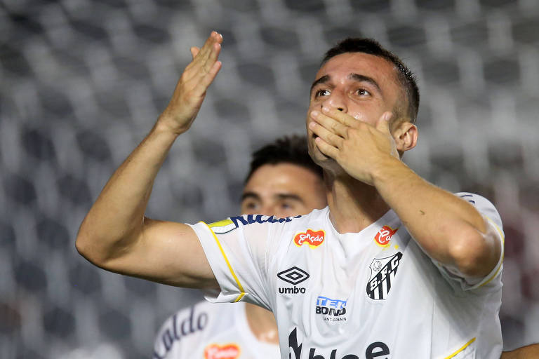 Santos confirma boa fase, vence o Corinthians e aumenta crise no rival