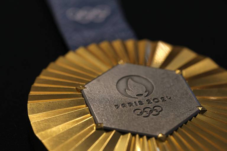 Medalhas olímpicas de Paris-2024 terão fragmento da Torre Eiffel