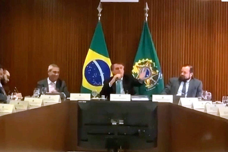 Bolsonaro em reunião ordenou que ministros repetissem dados falsos sobre urnas; veja vídeo