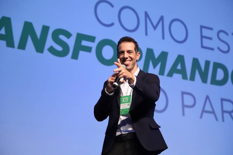 Nos últimos quatro anos, Feder foi secretário da Educação do Paraná. Em sua gestão, o estado conquistou o primeiro lugar no Ideb (Índice de Desenvolvimento da Educação Básica) 2021 do ensino médio