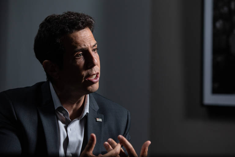 Na gestão de Feder, o Paraná implementou o programa de escolas cívico-militares do próprio estado, modelo que o governador paulista Tarcísio de Freitas quer seguir